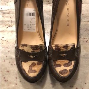 New with tag. Marc Fisher printed heel
